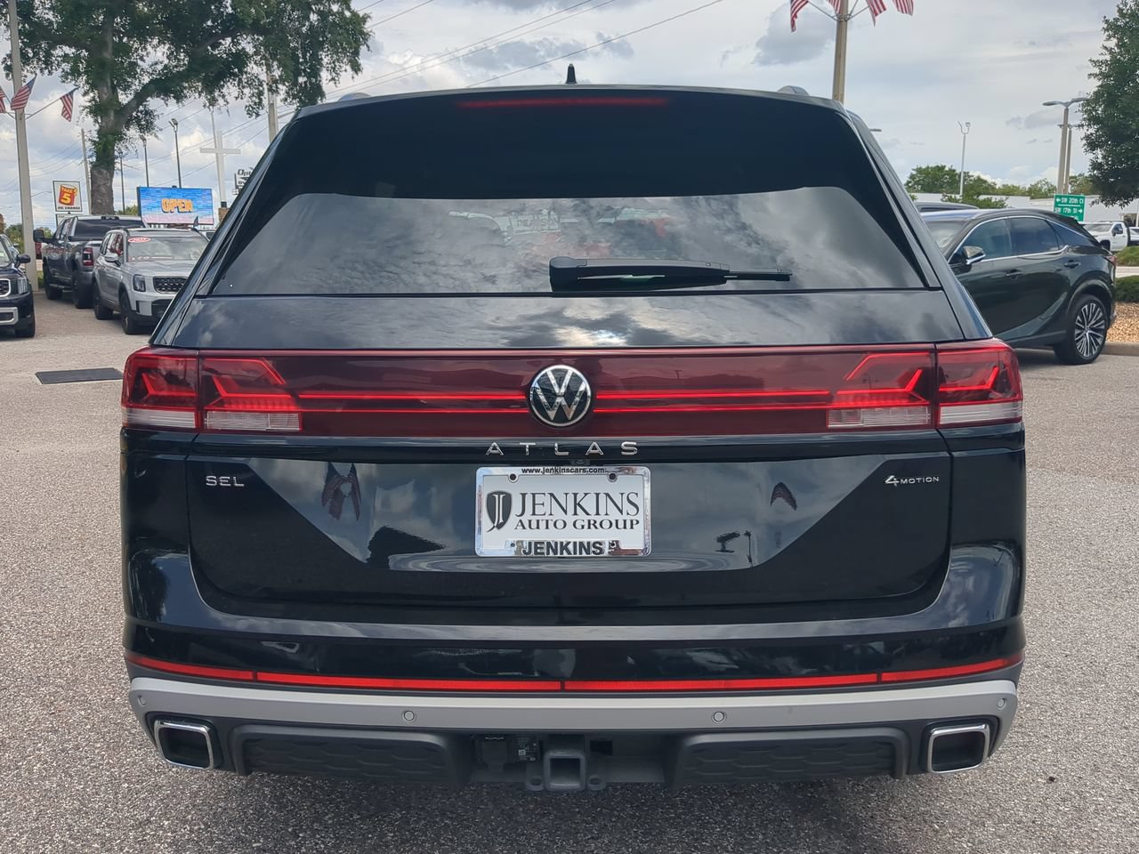 Used 2024 Volkswagen Atlas Peak Edition SEL AWD/4WD image 5