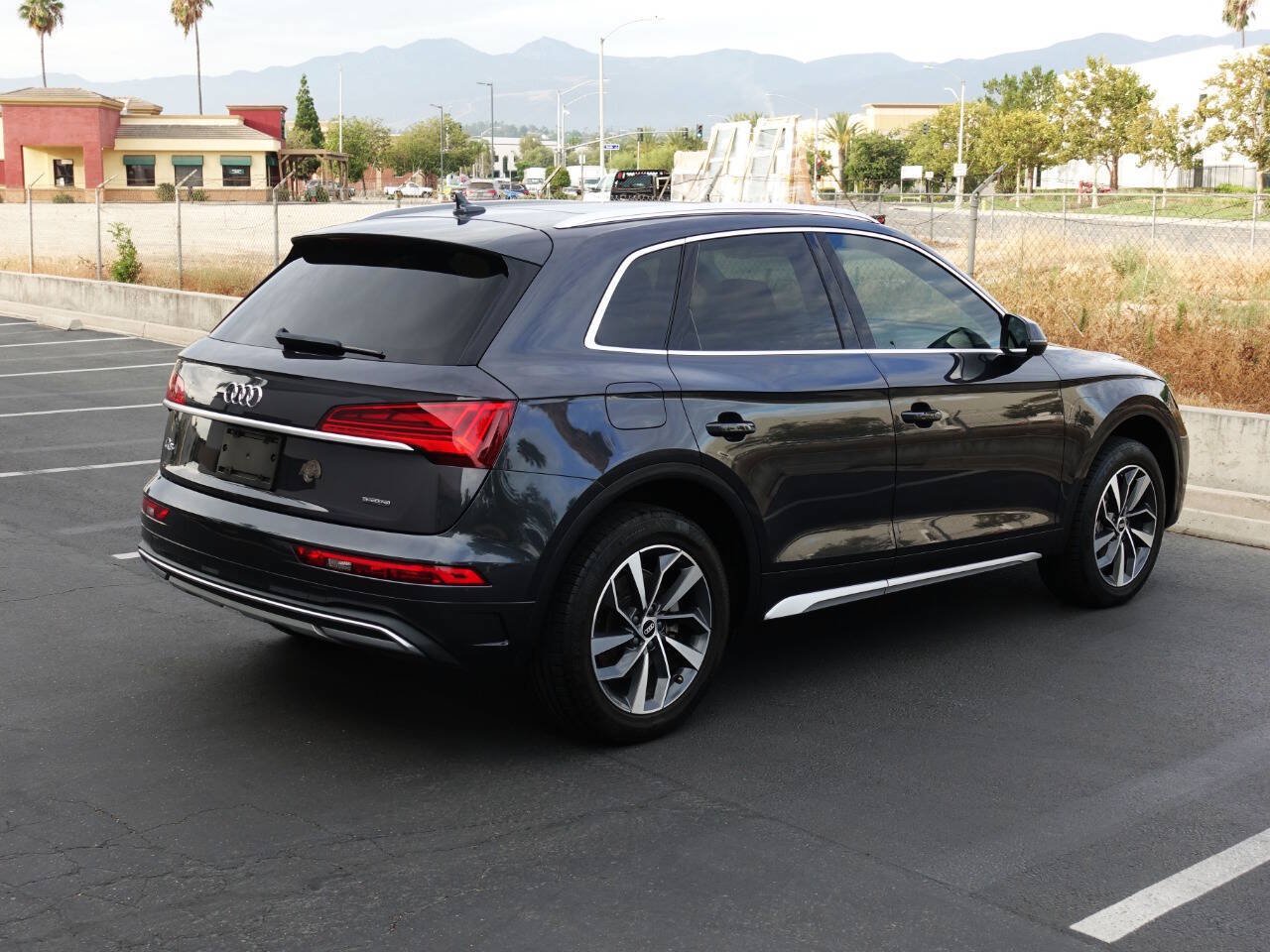 Used 2021 Audi Q5 2.0T Premium w/ Convenience Package AWD/4WD image 16