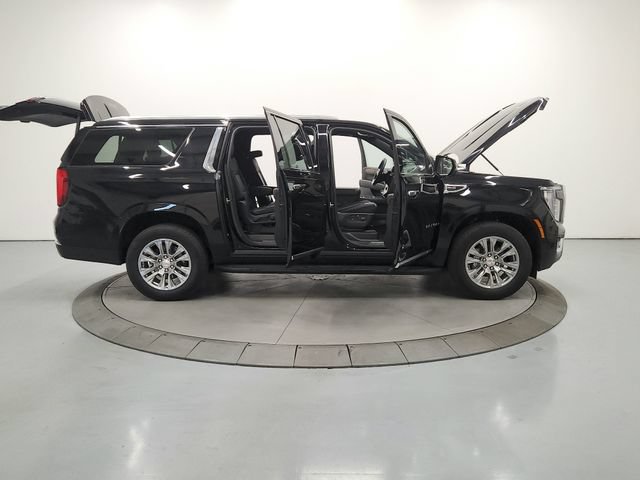 Used 2025 GMC Yukon XL Denali AWD/4WD image 17