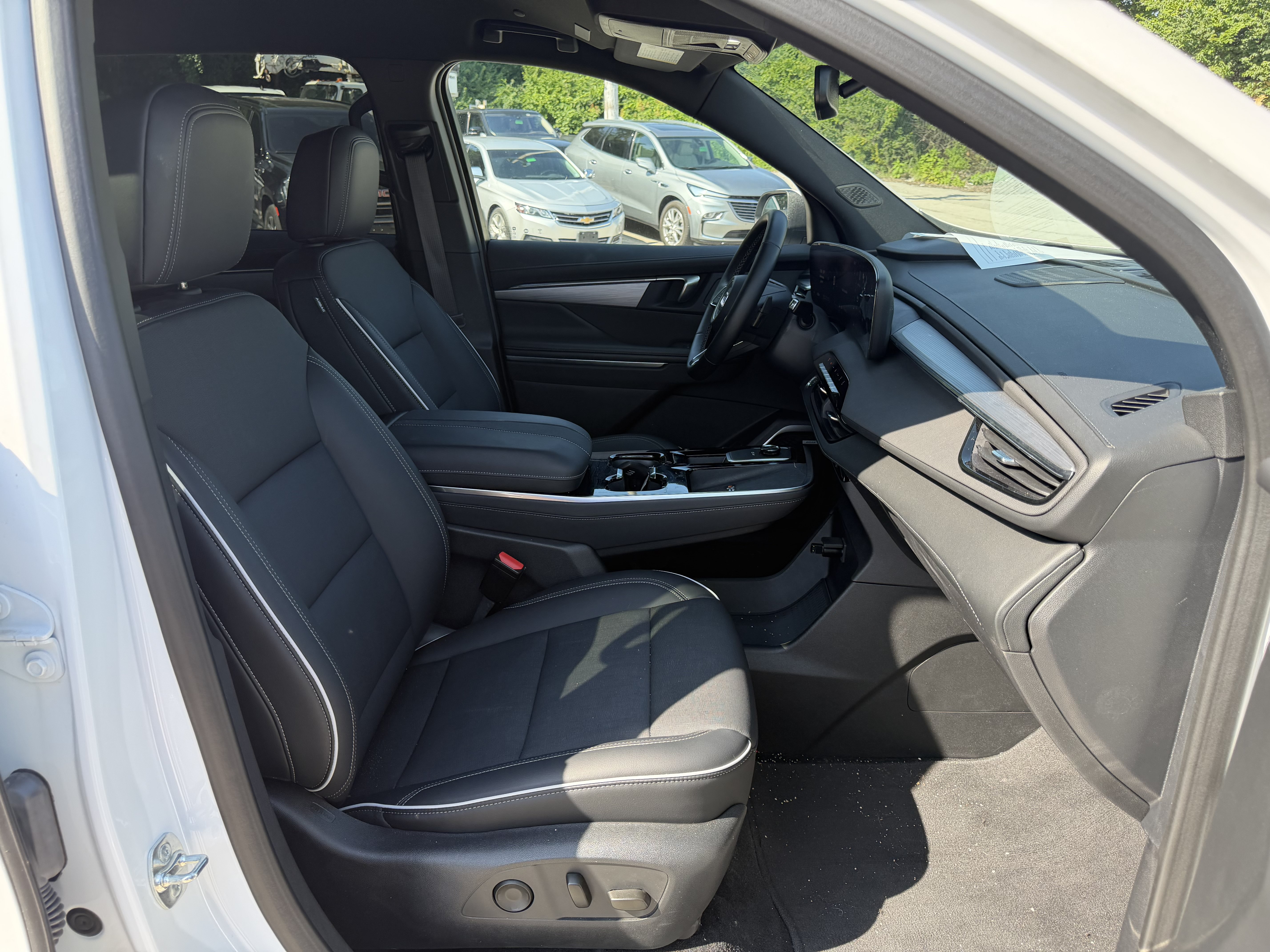 Used 2025 Buick Enclave Preferred FWD image 11