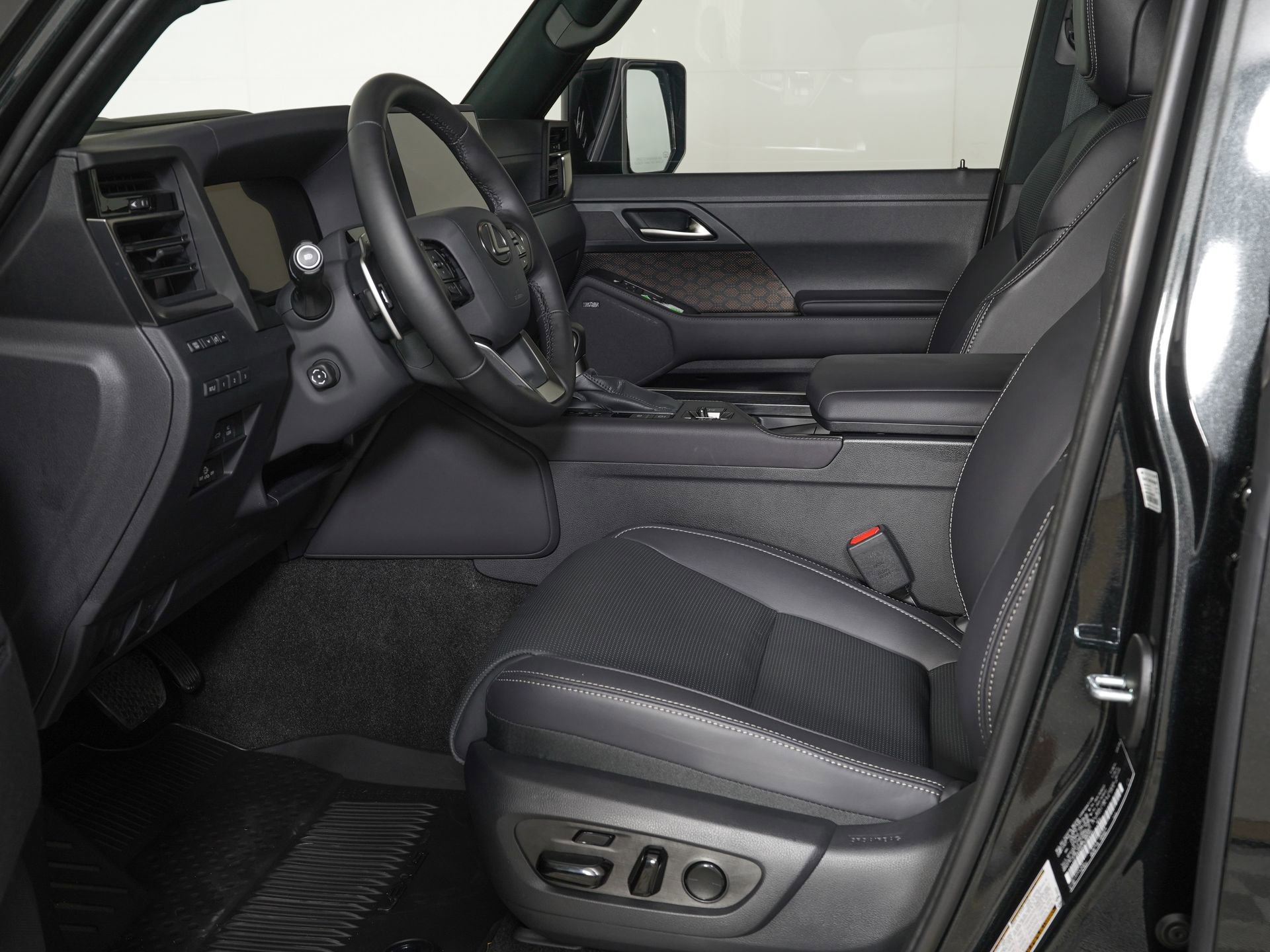 Used 2026 Lexus GX 550 w/ Accessory Package (2T) AWD/4WD image 15