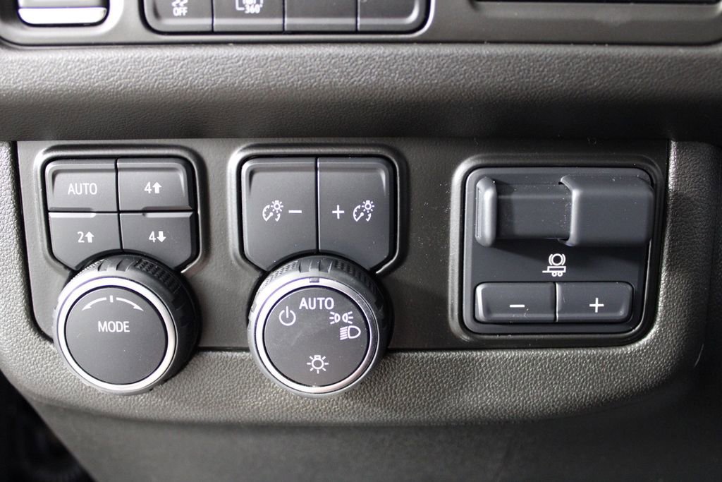 Used 2023 Chevrolet Suburban LT w/ Luxury Package AWD/4WD image 21