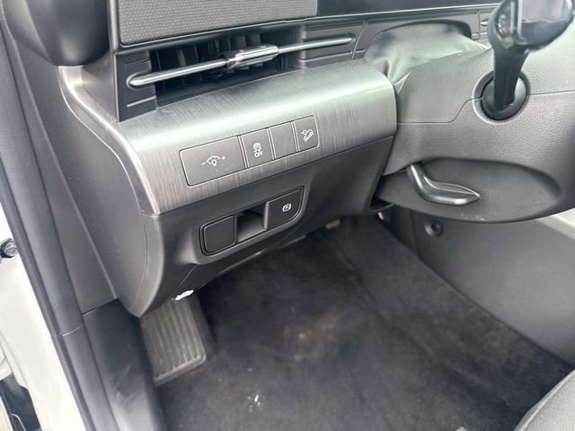 Used 2025 Hyundai Kona SEL image 32