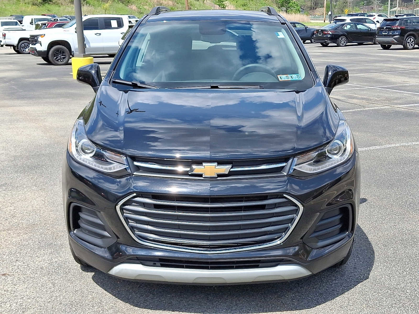 Used 2022 Chevrolet Trax LT w/ LT Convenience Package AWD/4WD image 2