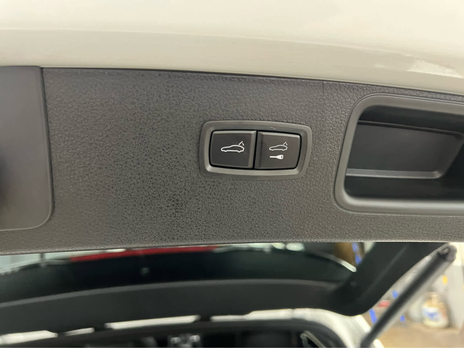 Used 2024 Porsche Macan image 25