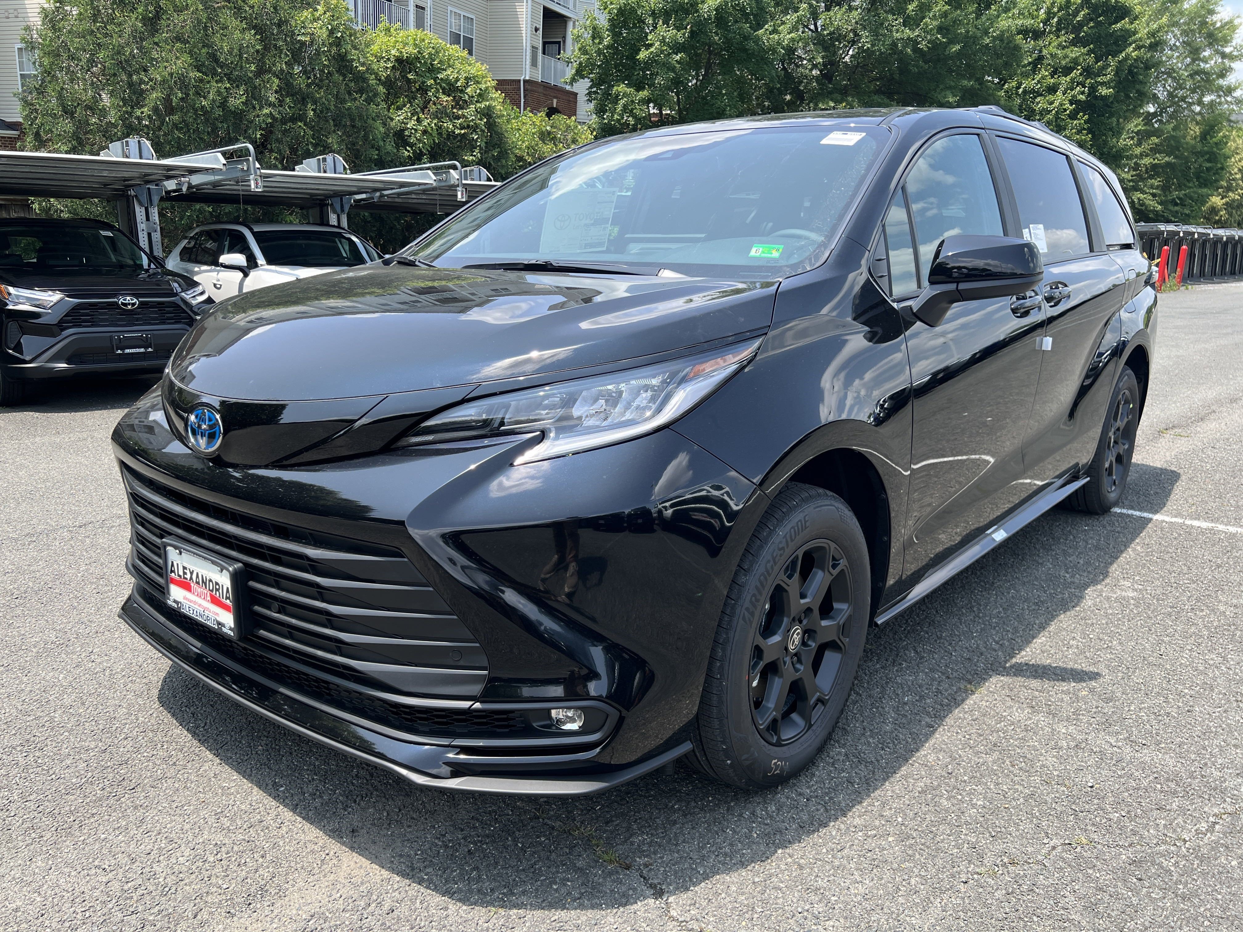 New 2025 Toyota Sienna XLE Woodland Edition