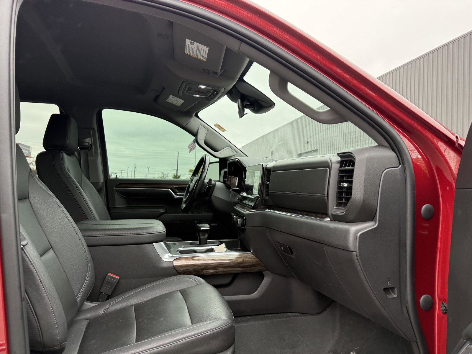 Used 2023 Chevrolet Silverado 1500 LT Trail Boss w/ LT Trail Boss Premium Package AWD/4WD image 11