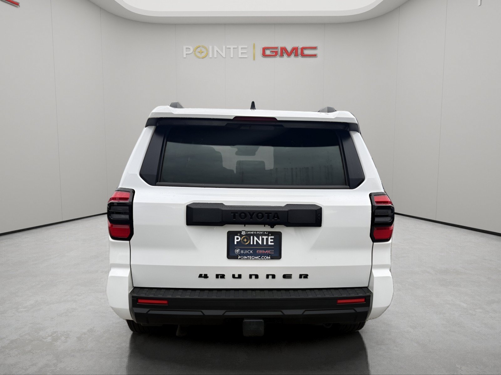 Used 2025 Toyota 4Runner SR5 AWD/4WD image 4