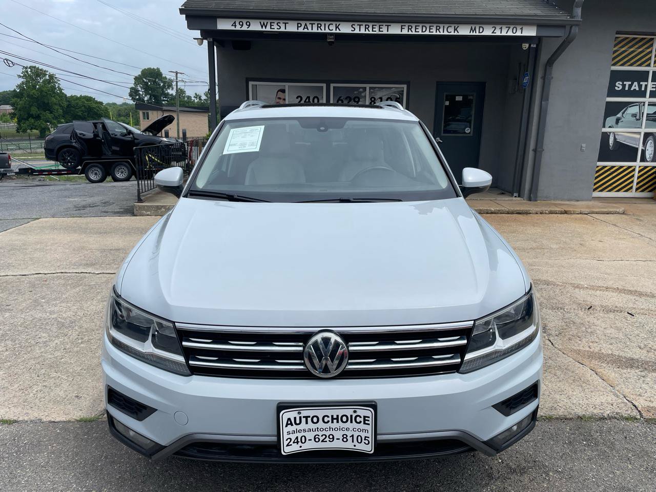 Used 2018 Volkswagen Tiguan SE AWD/4WD image 2