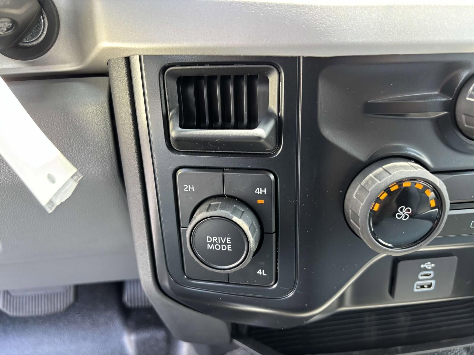 New 2025 Ford F550 4x4 Regular Cab Super Duty image 8