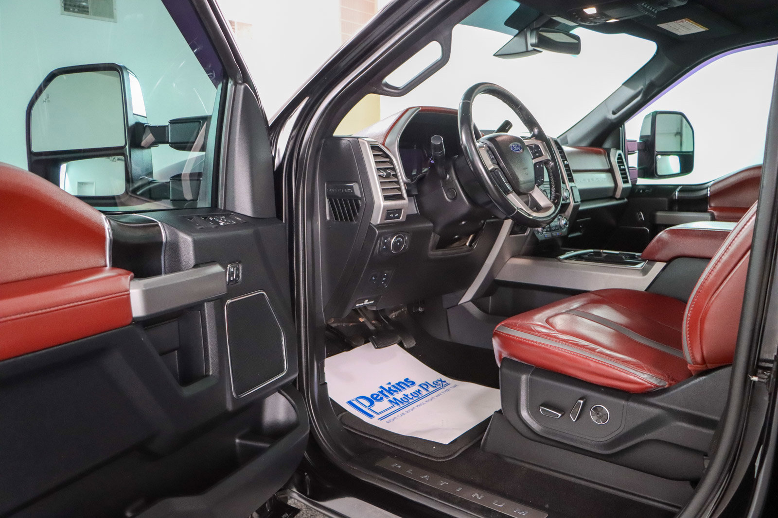 Used 2019 Ford F250 Platinum w/ Platinum Ultimate Package image 3