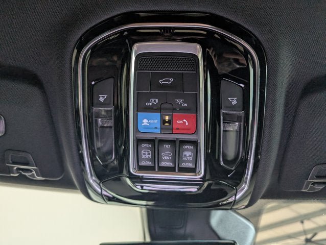 Used 2024 Jeep Grand Cherokee Overland w/ Luxury Tech Group IV AWD/4WD image 24