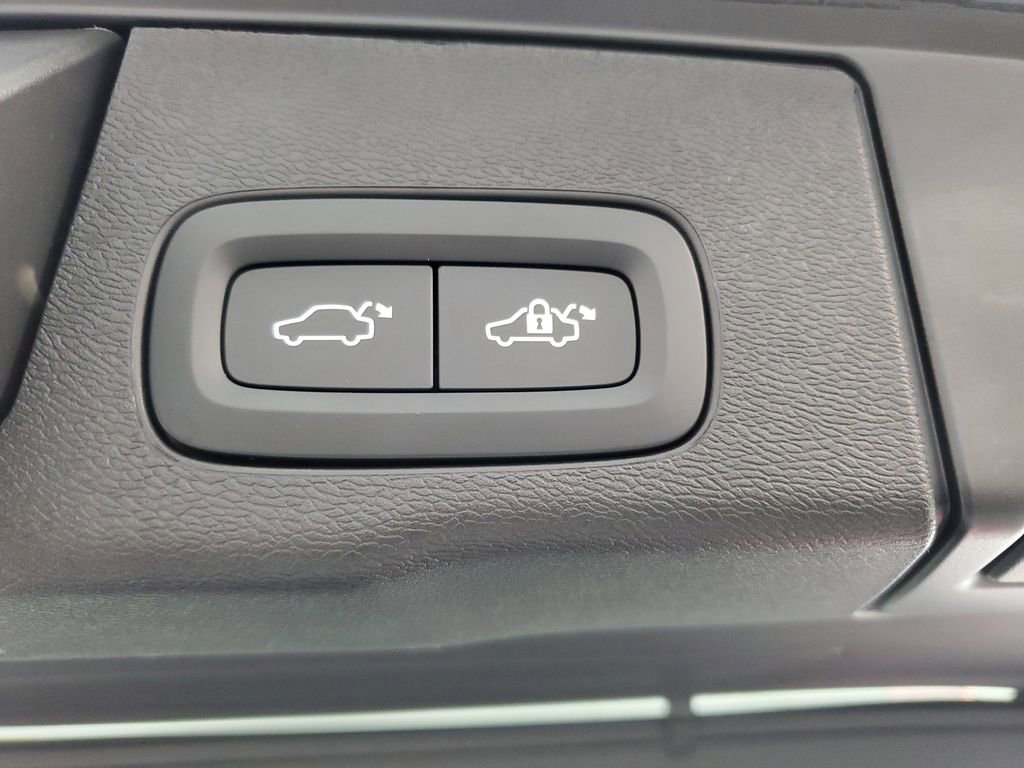 Certified 2024 Volvo XC60 B5 Ultimate w/ Protection Package Premier AWD/4WD image 10