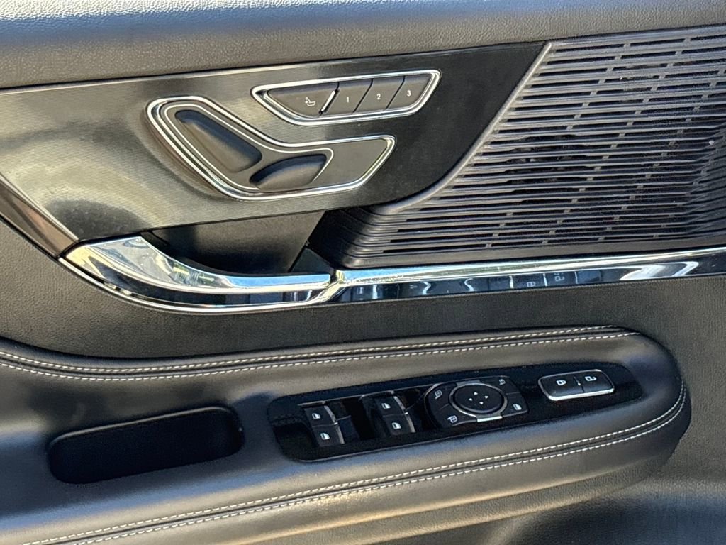 Used 2021 Lincoln Corsair AWD w/ Premium Package image 18