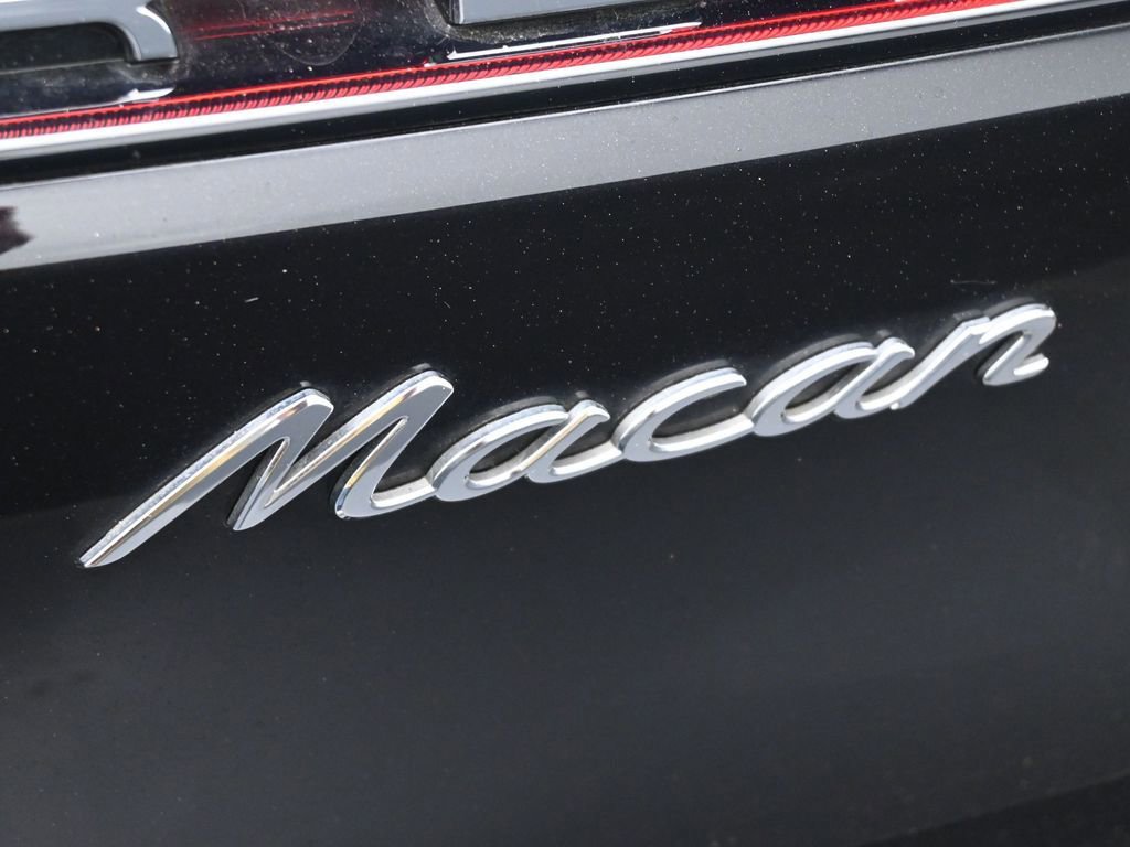 Certified 2025 Porsche Macan image 9