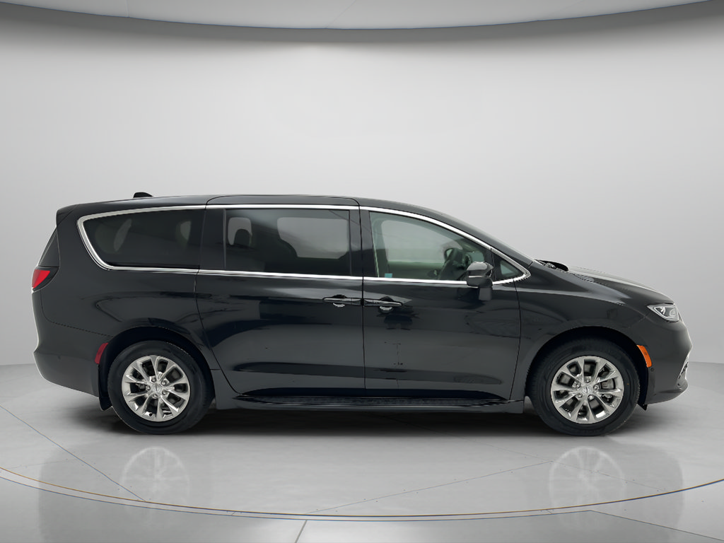 Used 2023 Chrysler Pacifica Touring-L AWD/4WD image 2