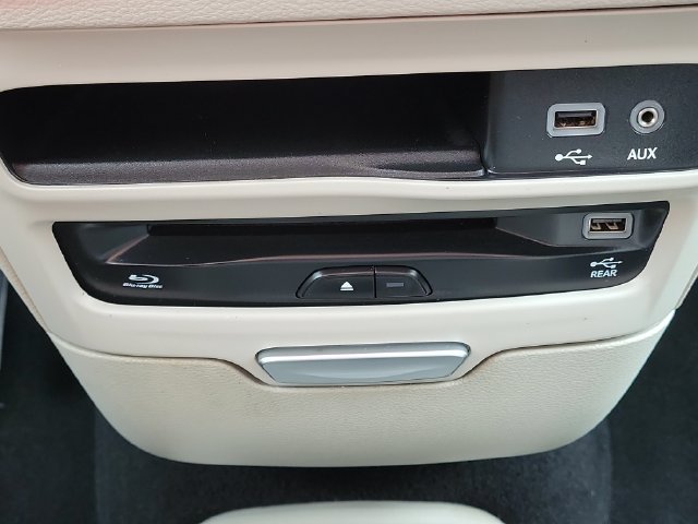 Used 2017 Chrysler Pacifica Touring-L Plus w/ Tire & Wheel Group FWD image 21