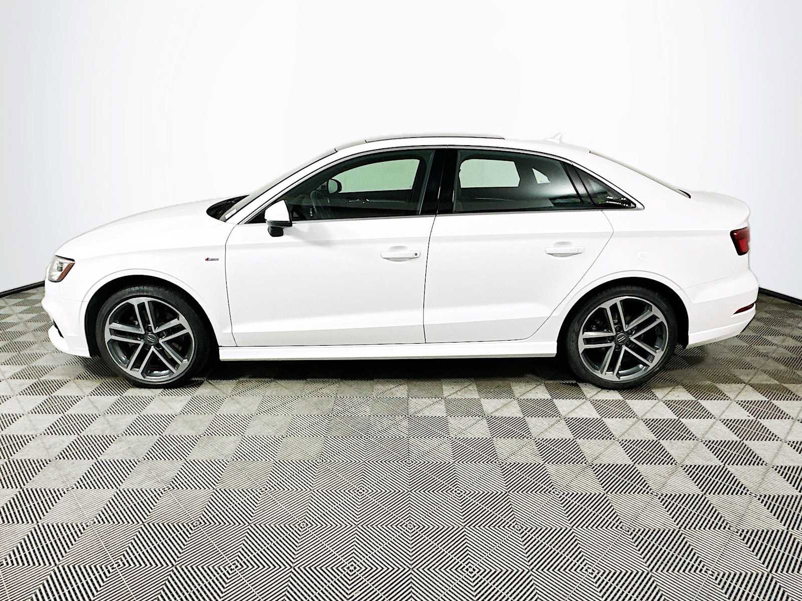 Used 2018 Audi A3 2.0T Premium Plus image 4