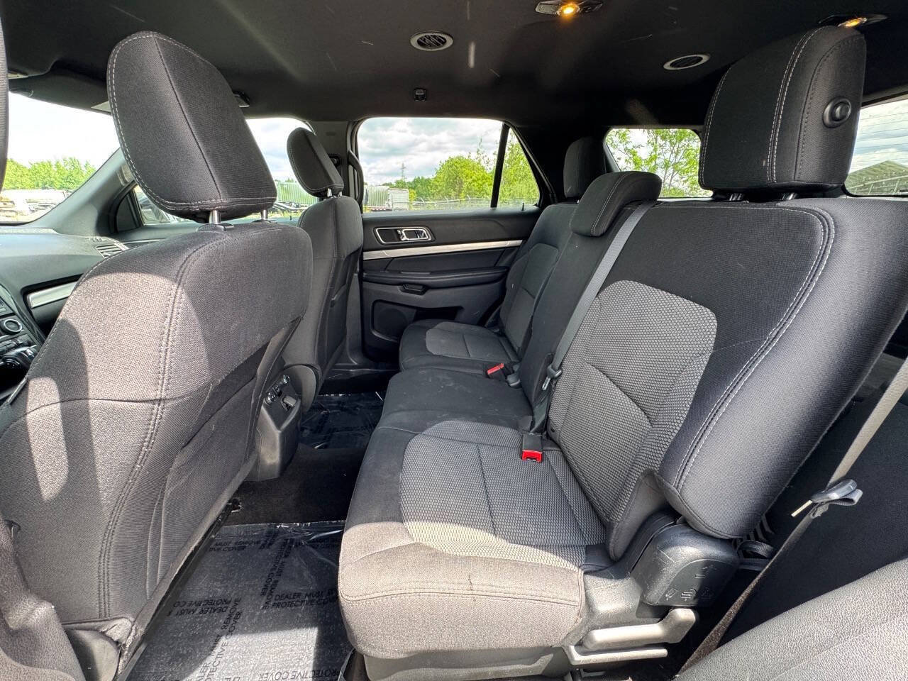 Used 2018 Ford Explorer XLT w/ Equipment Group 201A FWD image 11