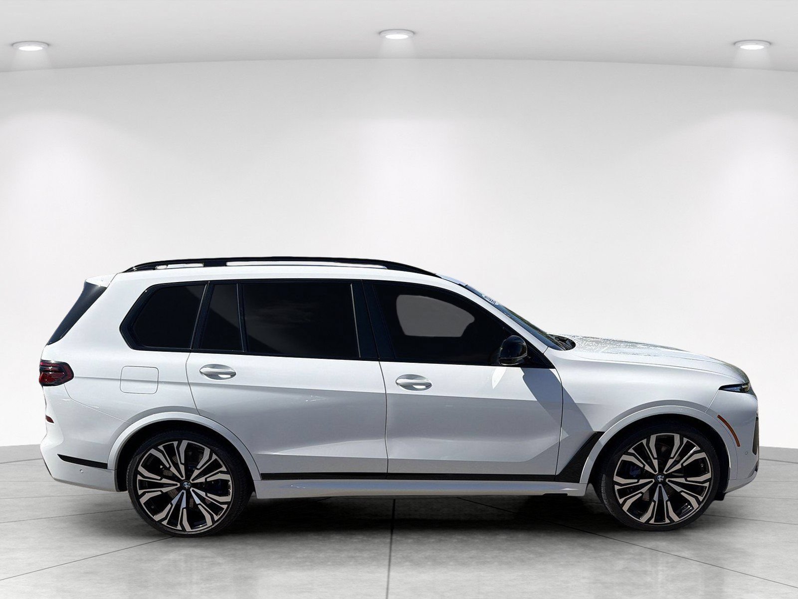 Used 2024 BMW X7 M60i w/ Executive Package AWD/4WD image 3
