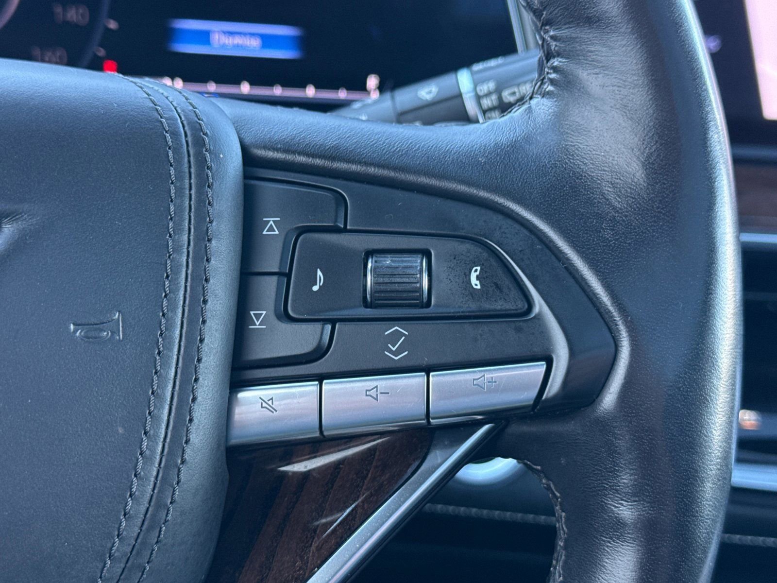 Used 2022 Cadillac Escalade ESV Sport Platinum w/ Heavy-Duty Trailer Package image 30