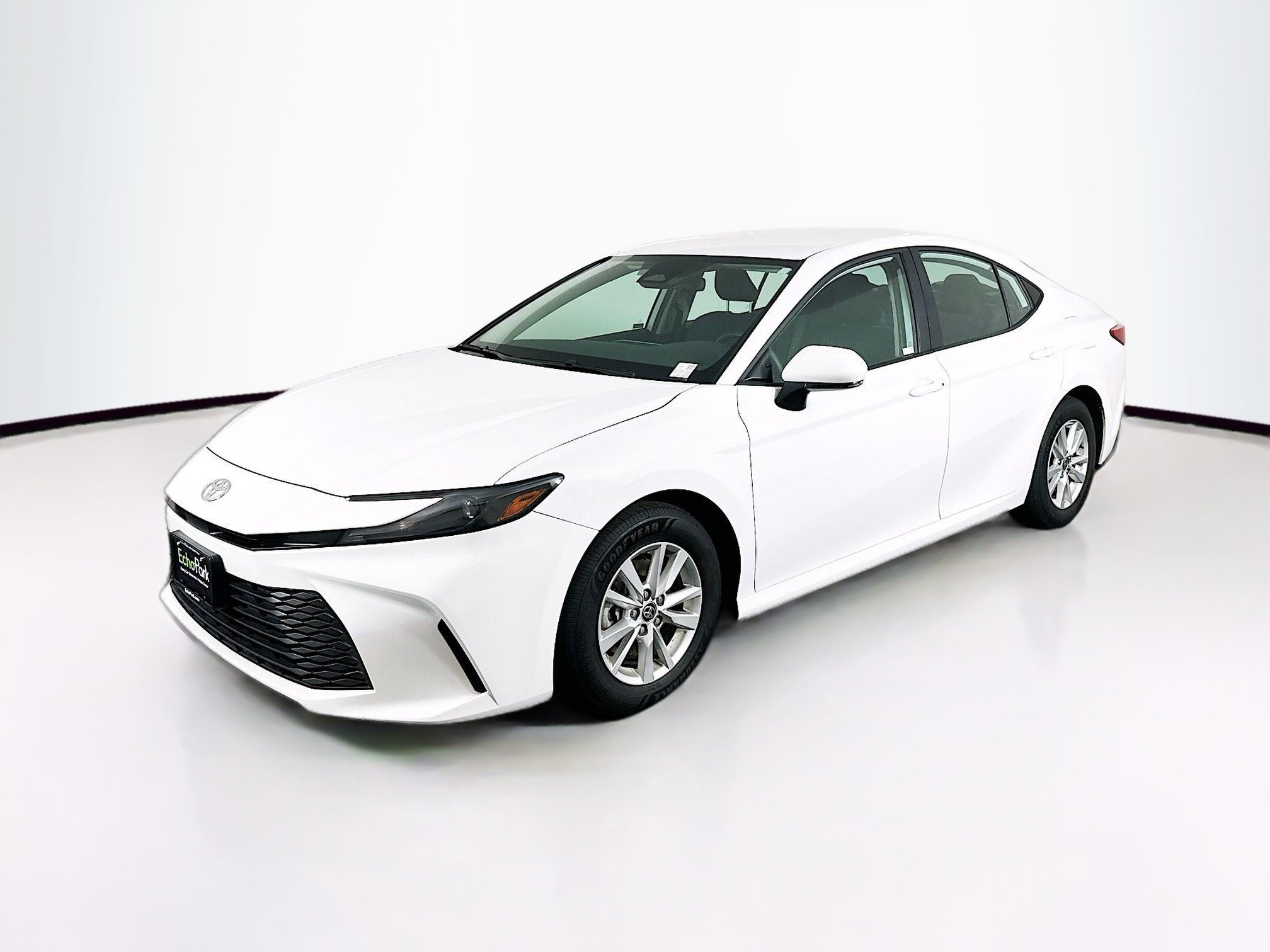 Used 2025 Toyota Camry LE image 3