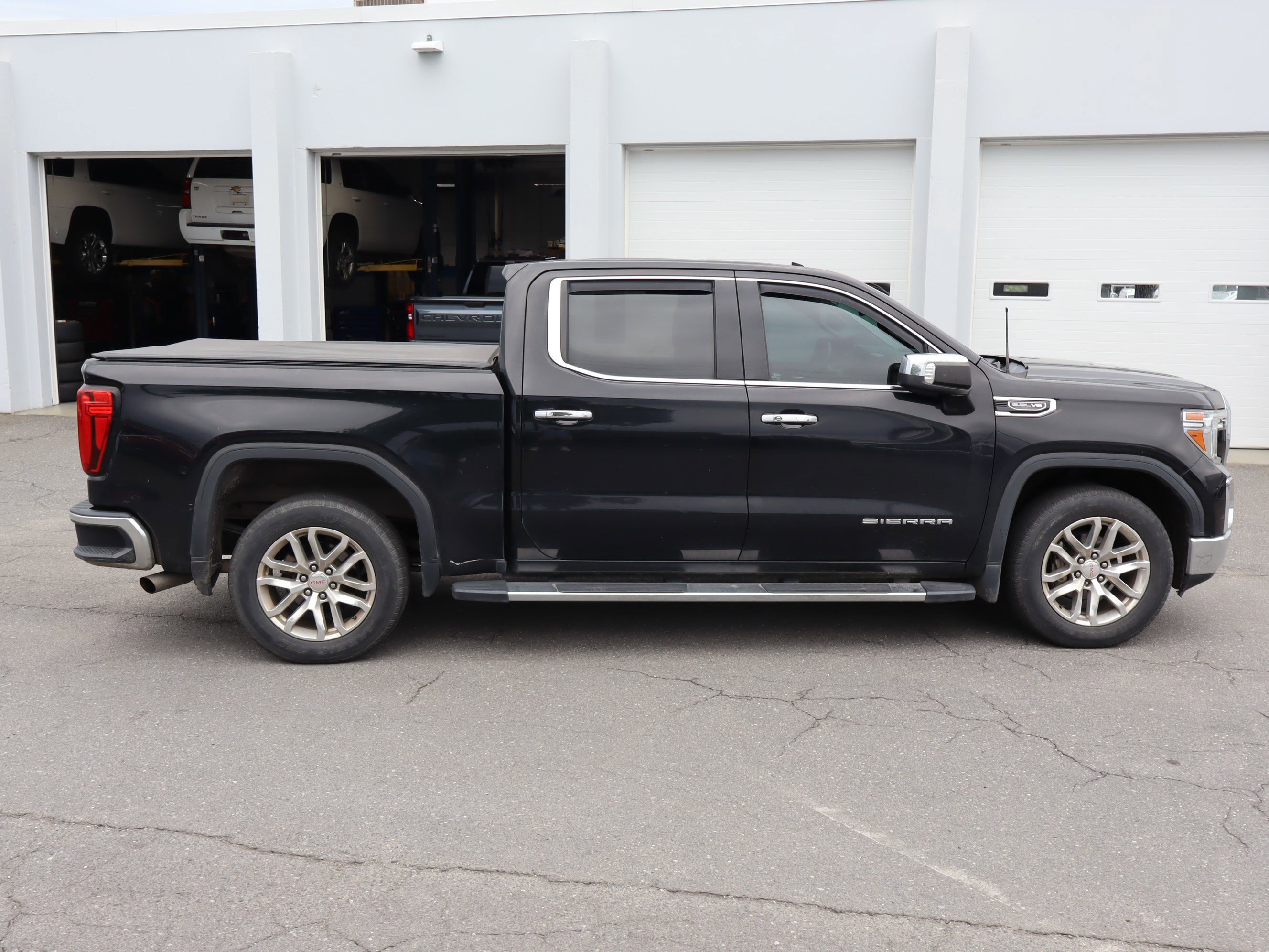 Used 2020 GMC Sierra 1500 SLT w/ SLT Premium Plus Package RWD image 11