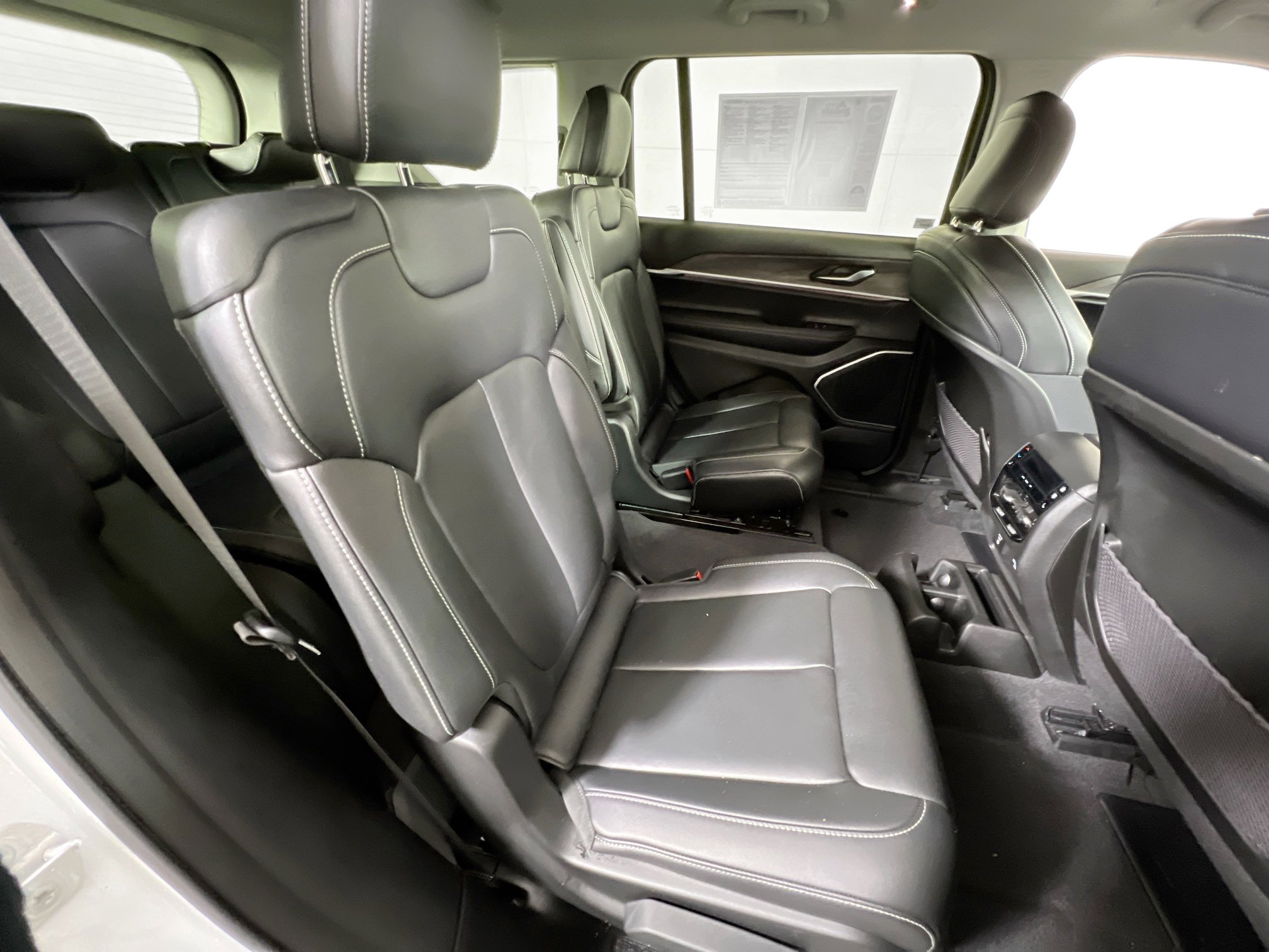 Used 2021 Jeep Grand Cherokee L Limited image 27