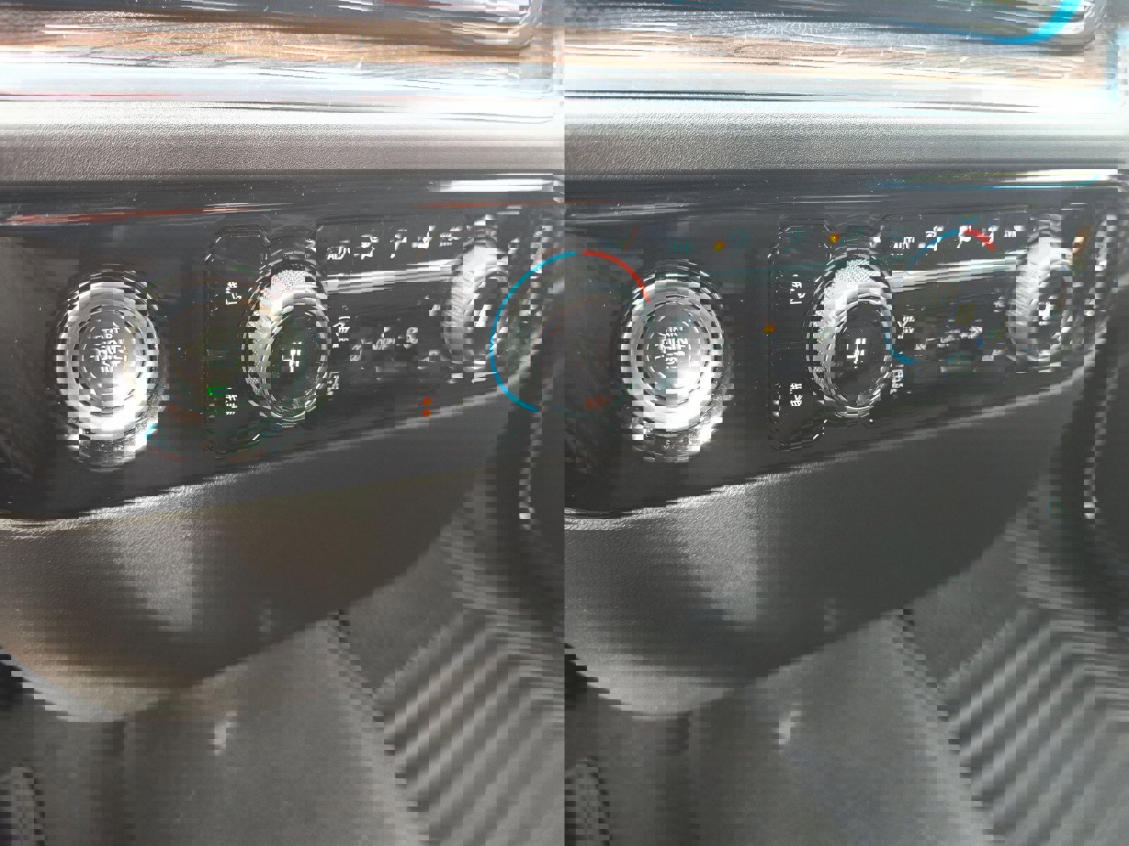 Used 2023 Chevrolet Silverado 1500 LT image 15