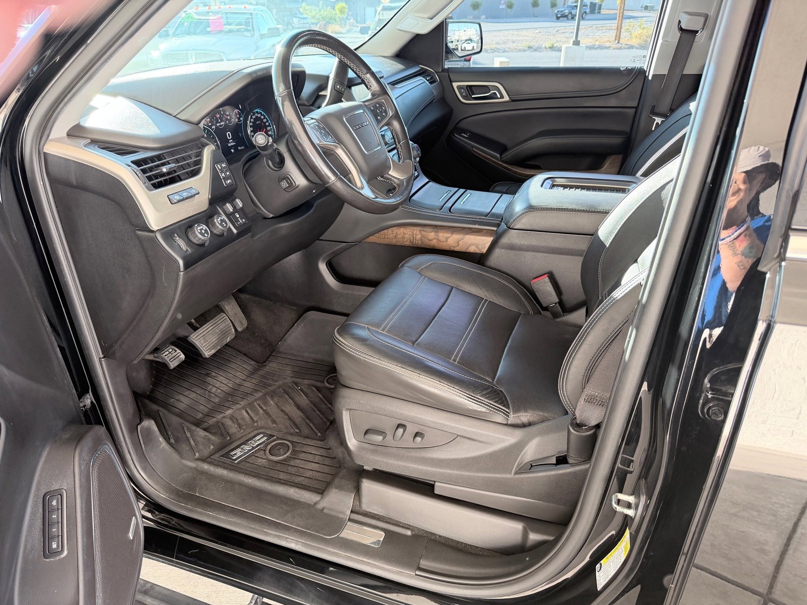 Used 2018 GMC Yukon Denali w/ Denali Ultimate Package image 16