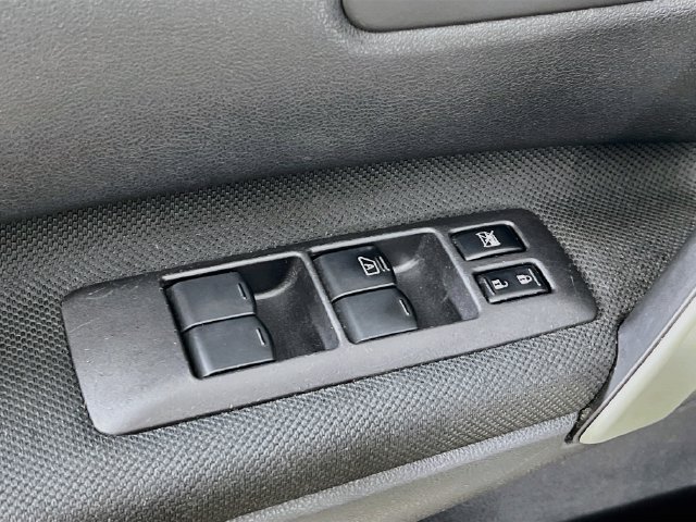 Used 2013 Nissan Rogue SV w/ Premium Pkg AWD/4WD image 9