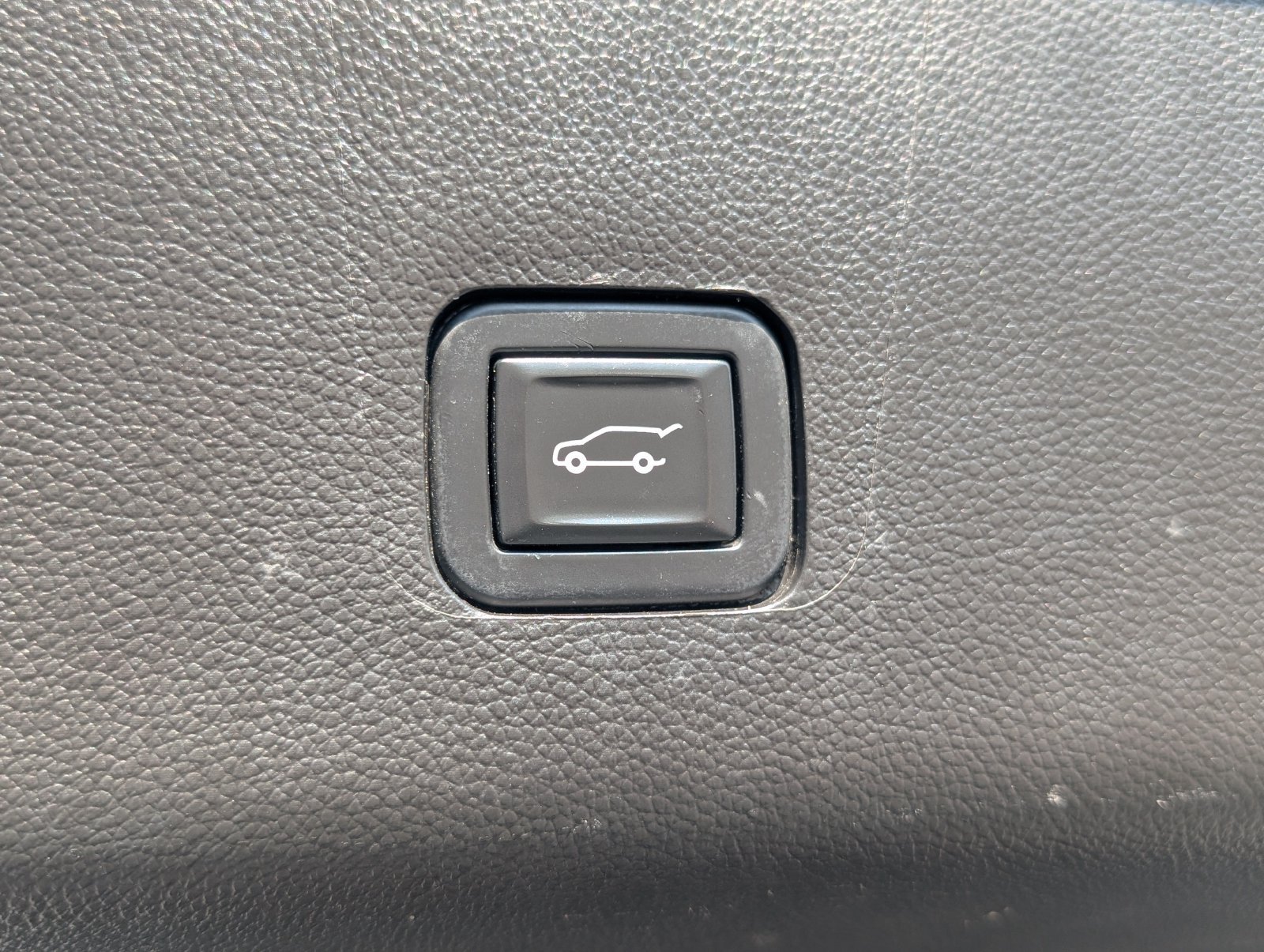Used 2020 Chevrolet Traverse LT w/ LPO, Blackout Package AWD/4WD image 26