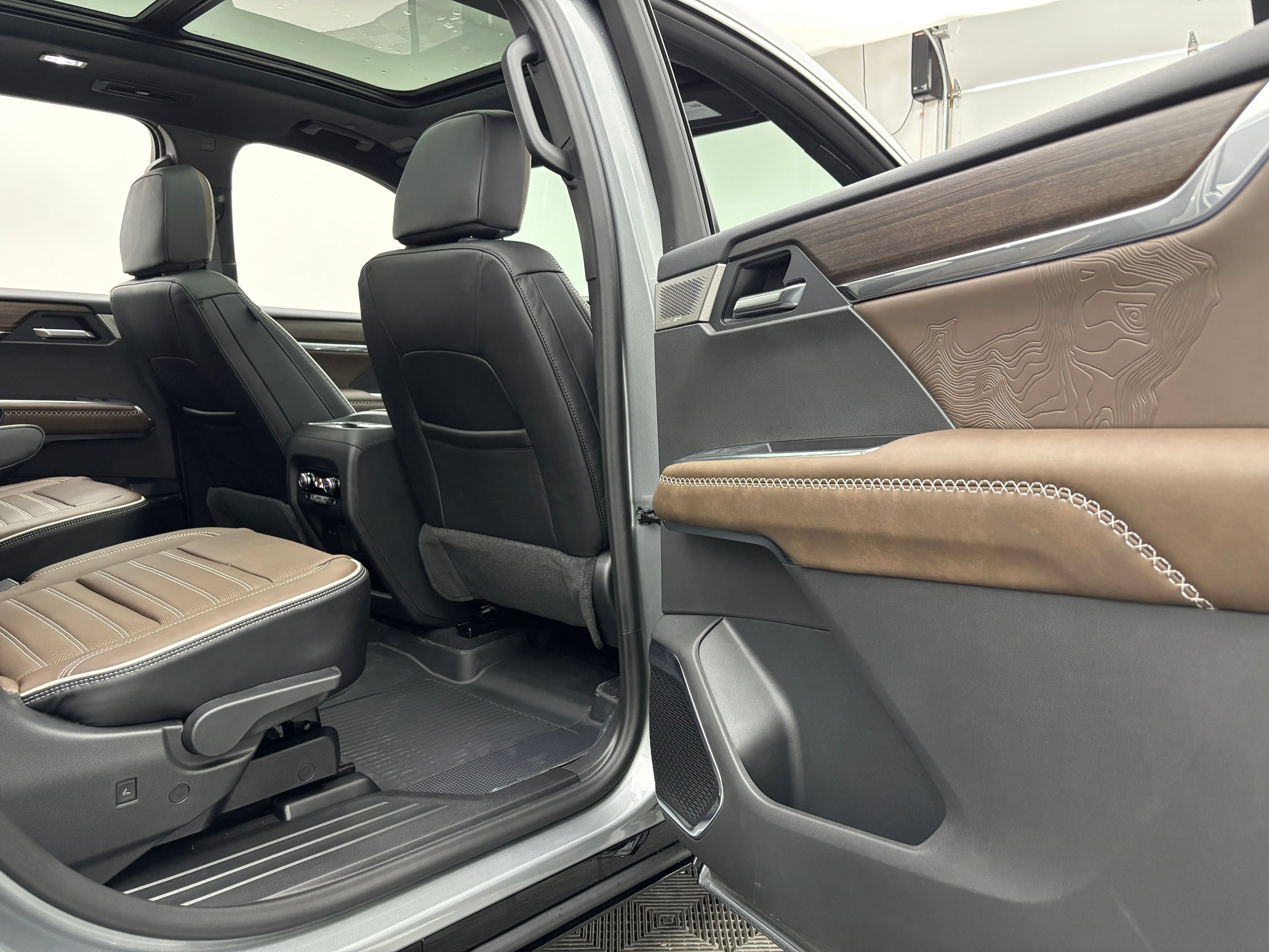 New 2027 GMC Acadia Denali Ultimate w/ LPO, Floor Liner Package AWD/4WD image 42