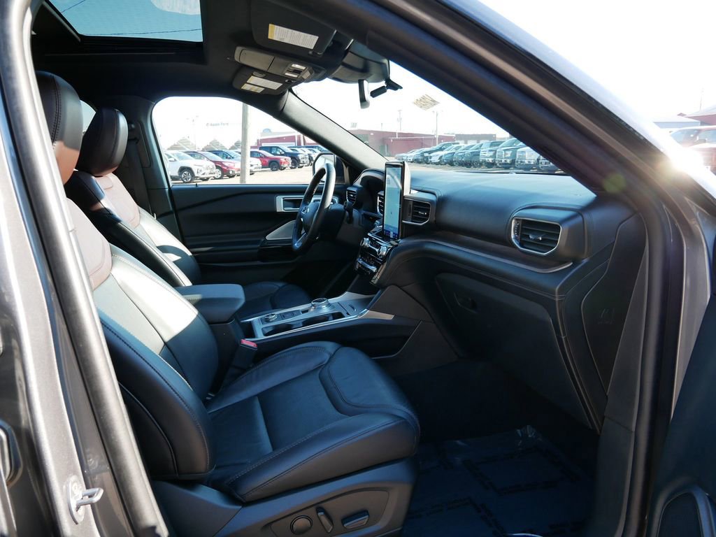 Certified 2023 Ford Explorer Platinum w/ Technology Package AWD/4WD image 8