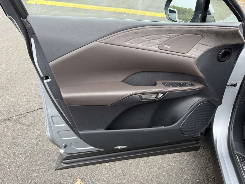 Used 2025 Lexus RX 450h Luxury w/ Convenience Package image 12