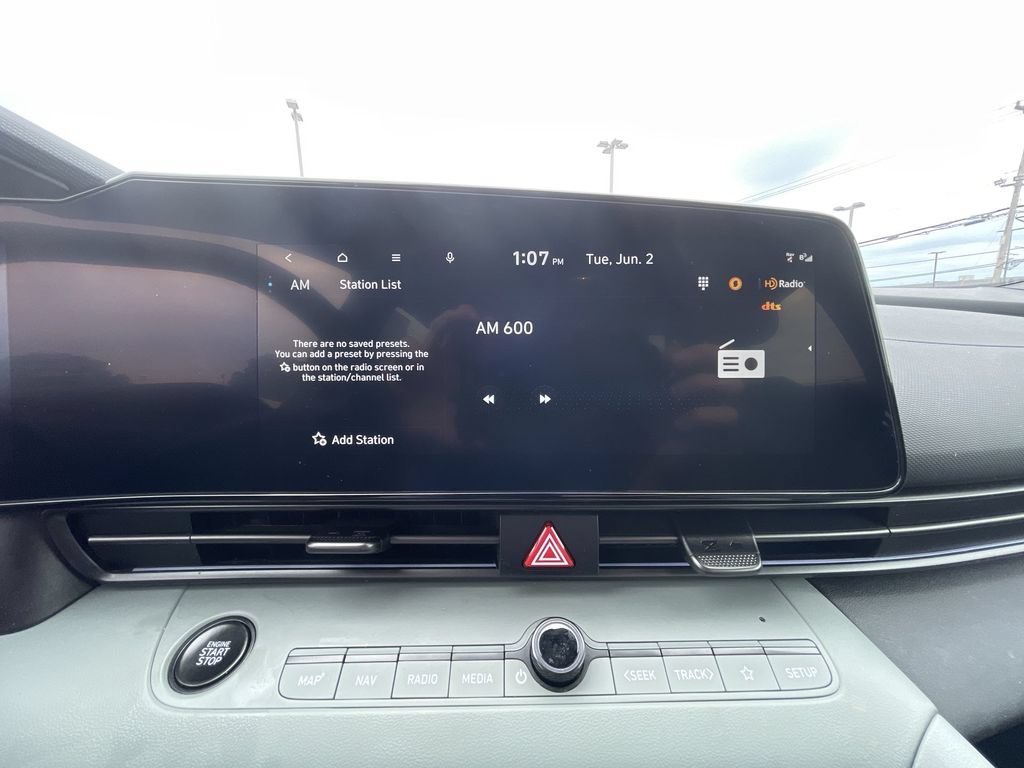 Used 2024 Hyundai Elantra Limited FWD image 14