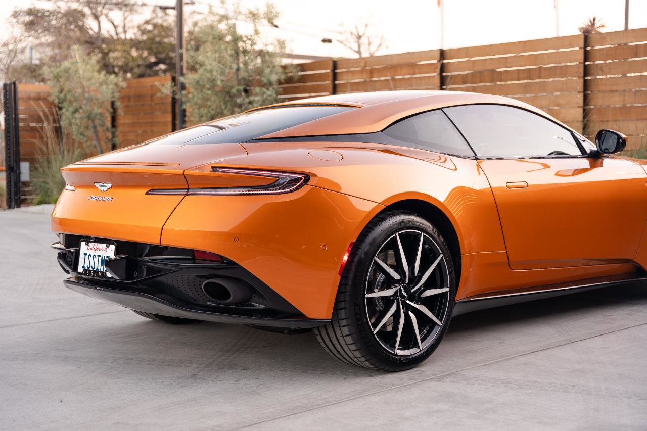 Used 2018 Aston Martin DB11 Coupe image 20