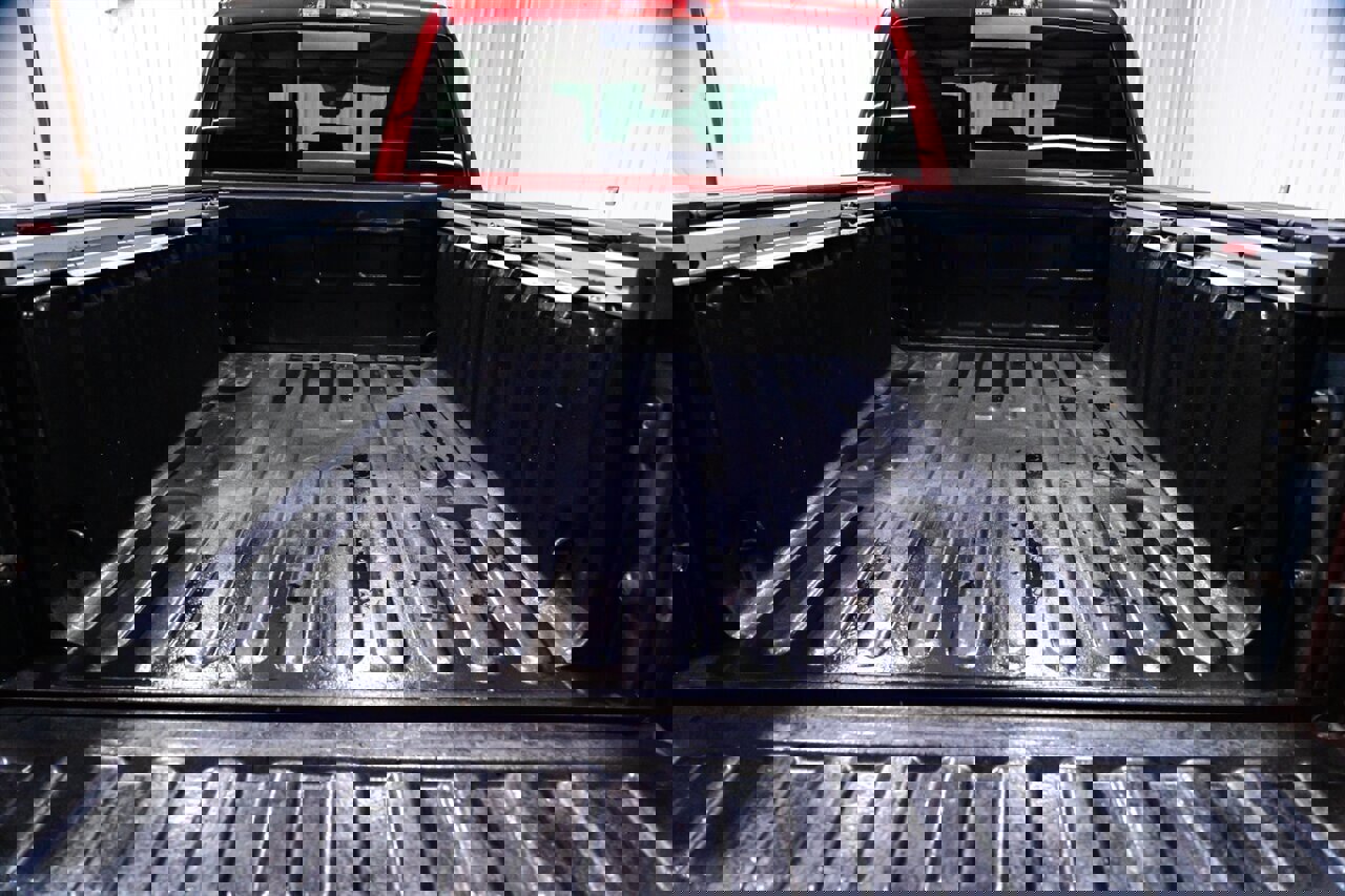 Used 2015 RAM 1500 Laramie w/ Convenience Group image 12