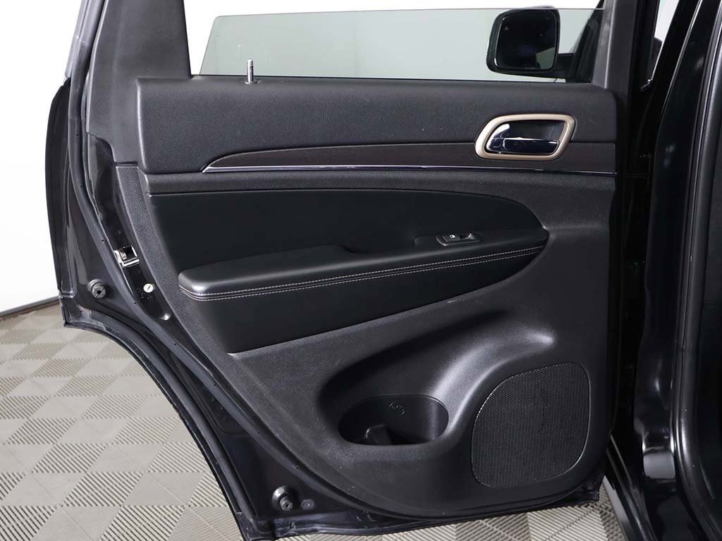 Used 2017 Jeep Grand Cherokee Limited image 27