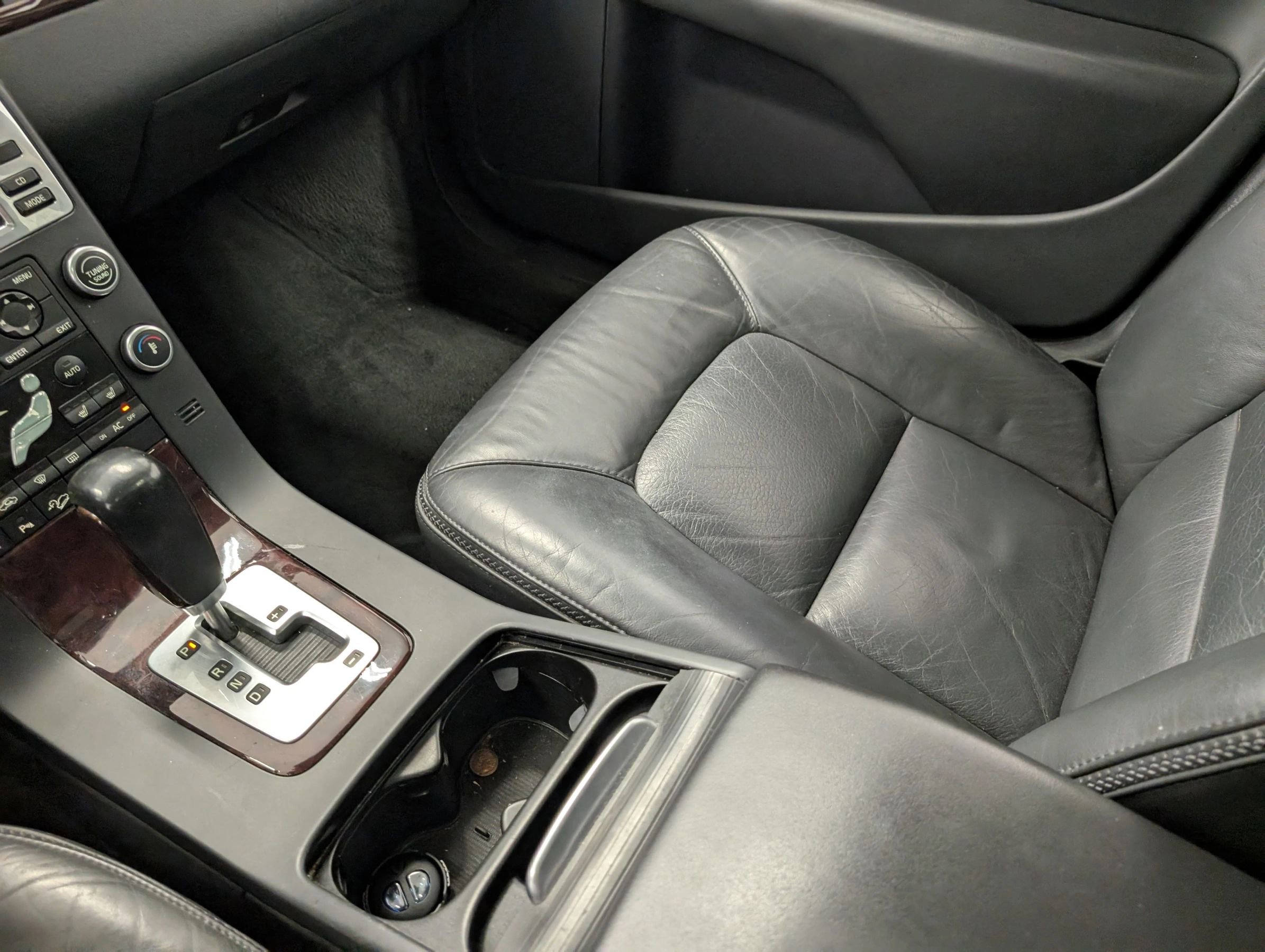 Used 2008 Volvo XC70 3.2 image 25