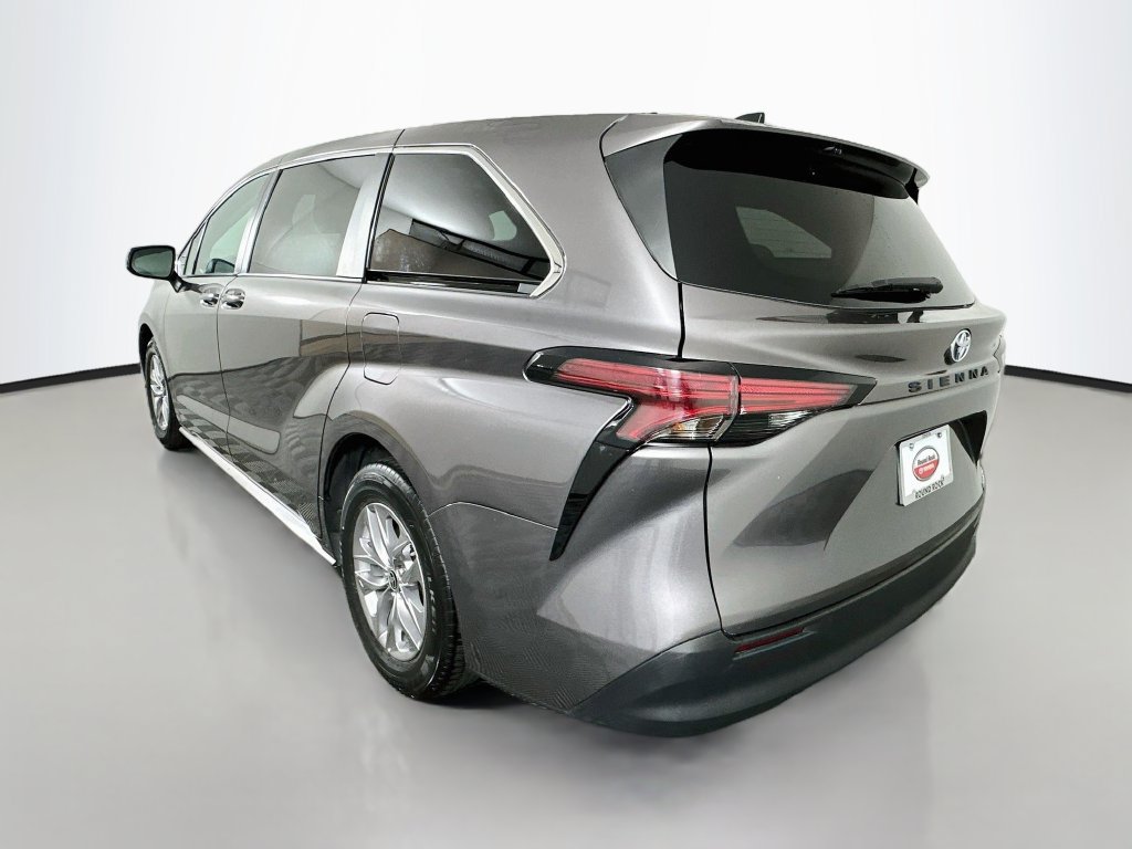 Certified 2022 Toyota Sienna LE FWD image 7