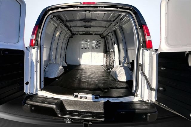 Used 2023 GMC Savana 3500 w/ Driver Convenience Package RWD image 22
