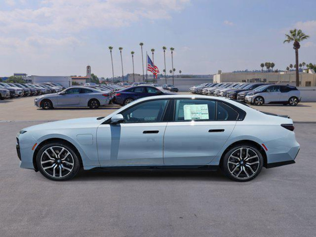 New 2025 BMW 750e xDrive w/ Premium Package AWD/4WD image 8