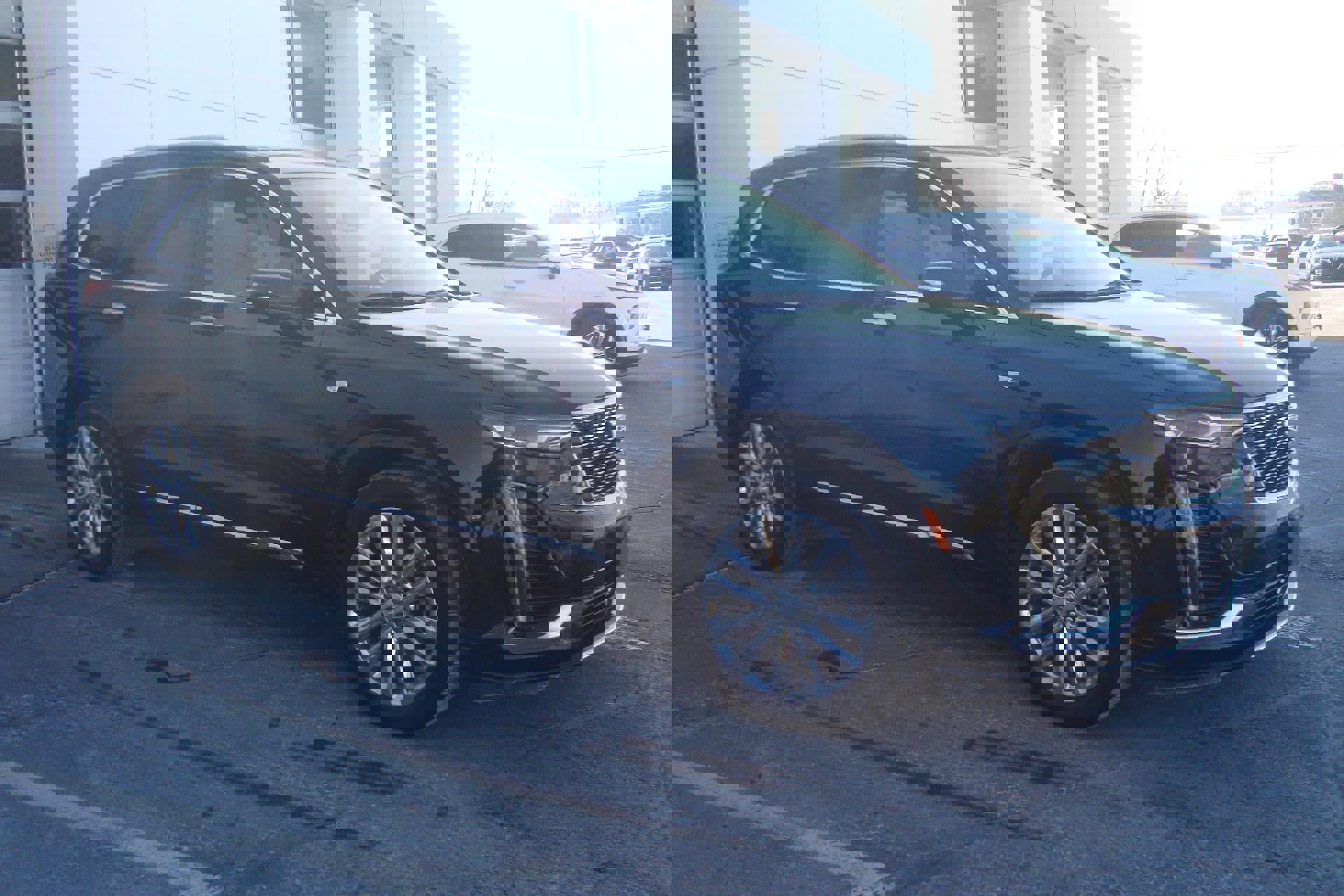 Used 2023 Cadillac XT6 Premium Luxury w/ Technology Package image 3