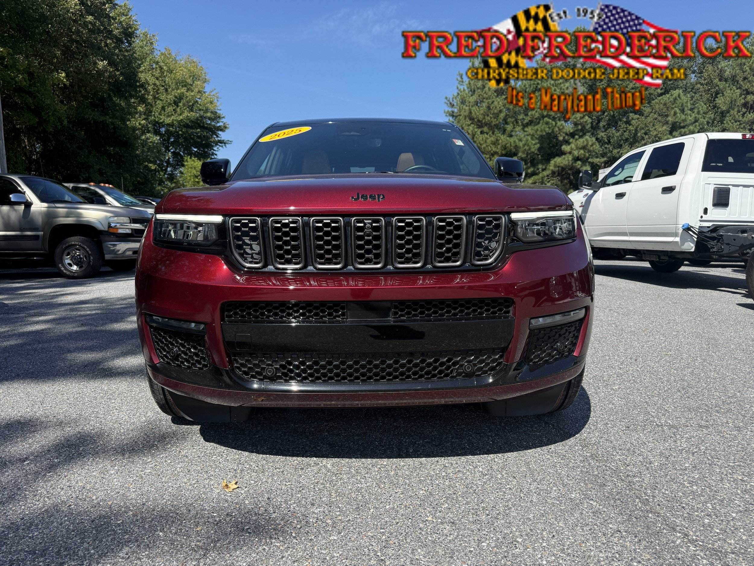 Used 2025 Jeep Grand Cherokee L Summit AWD/4WD image 2