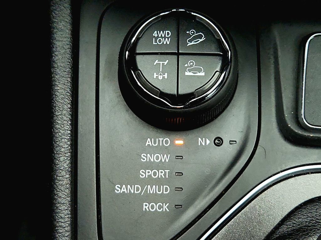 Used 2022 Jeep Cherokee Trailhawk w/ Trailer Tow Group image 19