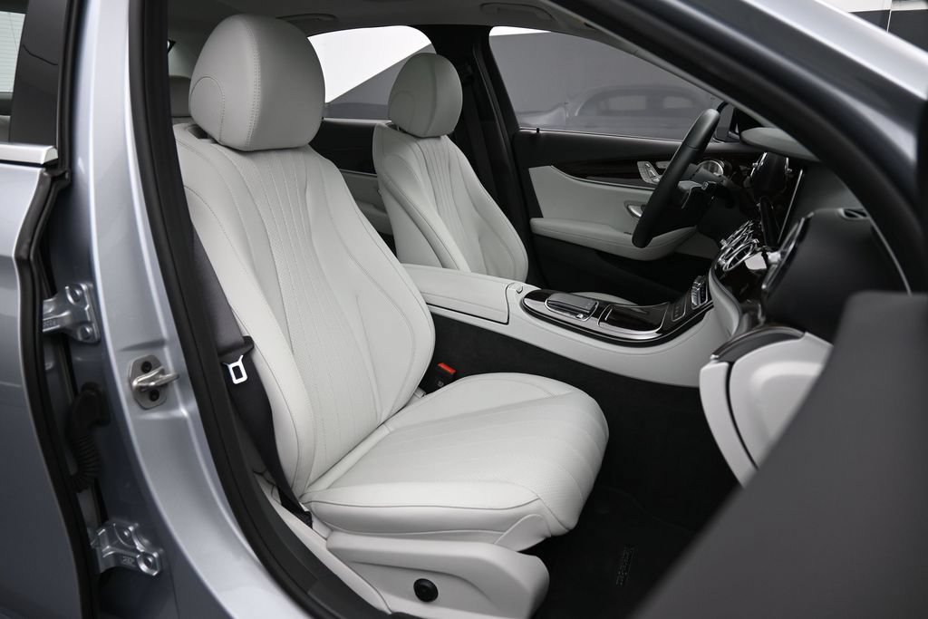 Used 2023 Mercedes-Benz E 350 4MATIC Sedan image 32
