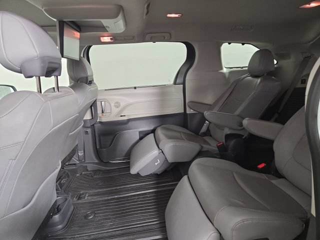 Used 2023 Toyota Sienna Limited FWD image 16