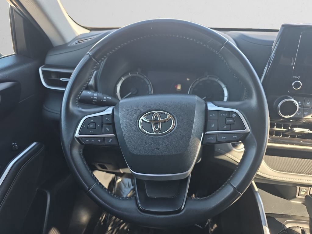 Used 2024 Toyota Highlander LE image 13