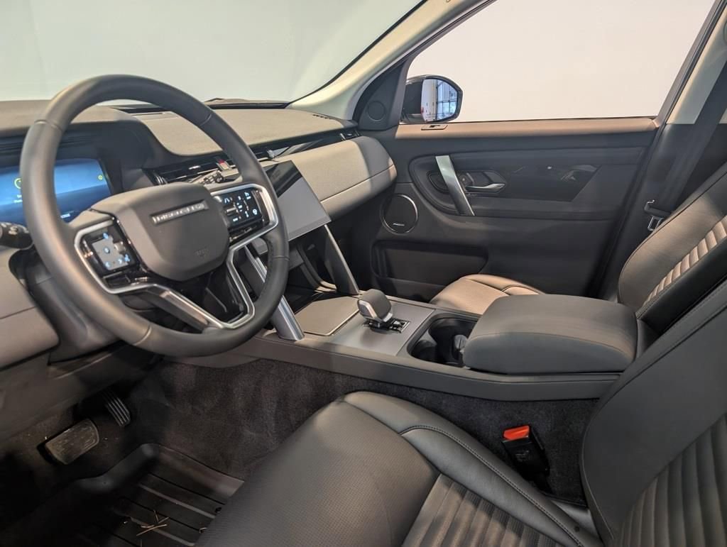 Used 2025 Land Rover Discovery Sport S image 14